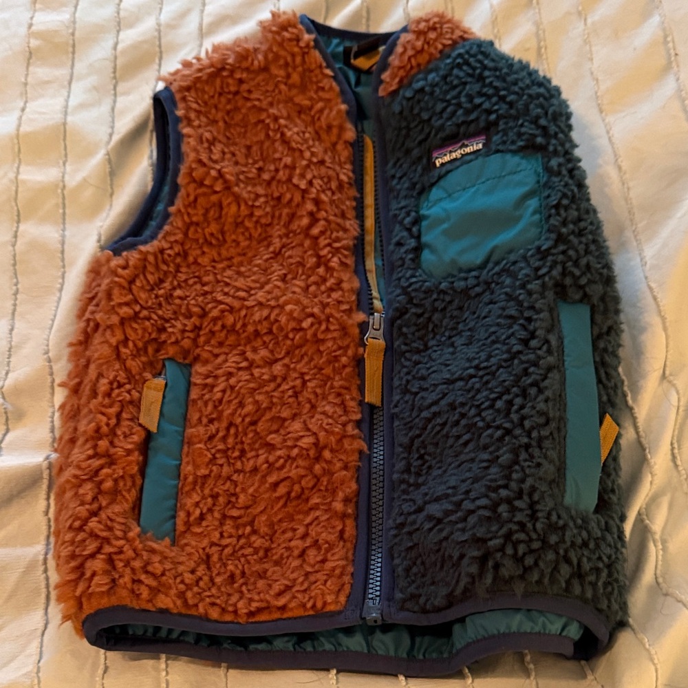 Patagonia Two-Tone Sherpa Vest - Rust Orange & deep teal green/blue - Picture 2 of 5